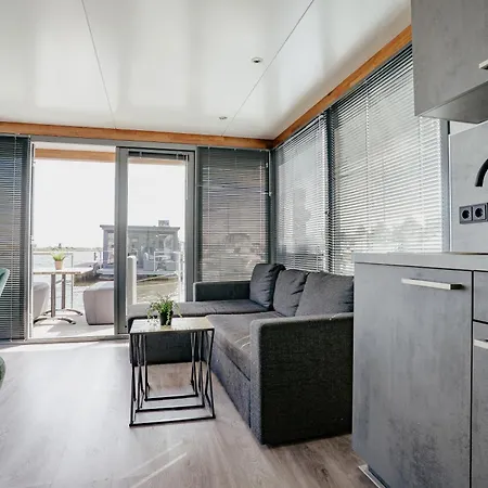 Houseboat Holiday home Uitgeest