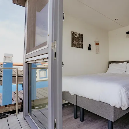Houseboat Holiday home Uitgeest