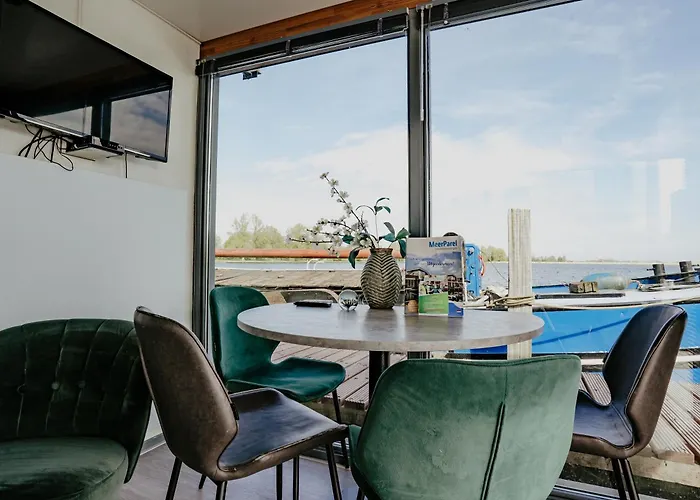 Houseboat Uitgeest