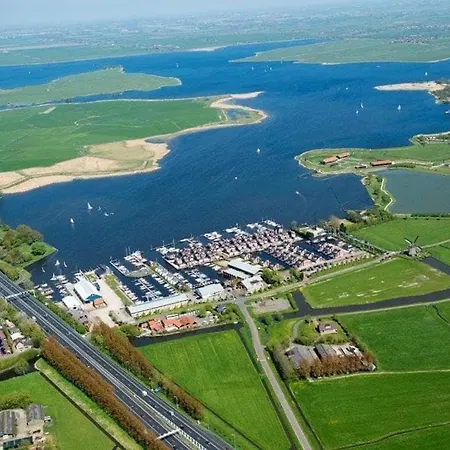 Houseboat Aan Het Water | 4 Personen Uitgeest