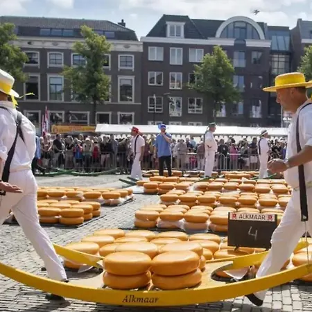 Houseboat Aan Het Water | 4 Personen Feriehus Uitgeest