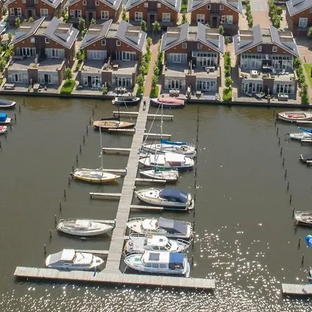 Houseboat Aan Het Water | 4 Personen Feriehus