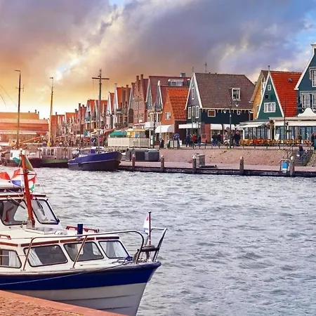 Feriehus Houseboat Aan Het Water | 4 Personen Uitgeest